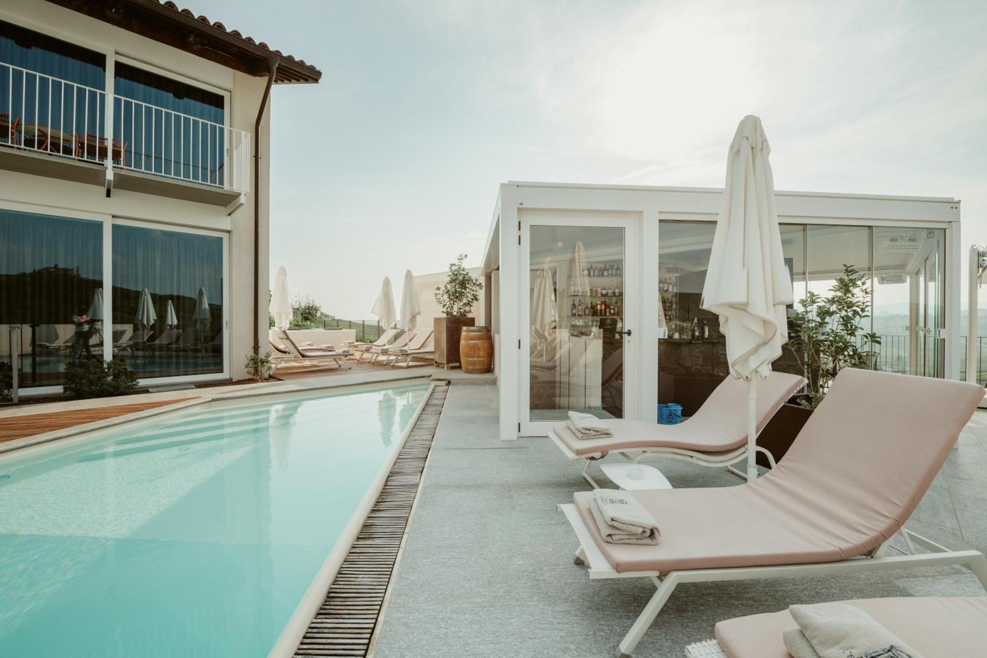 Country house Palas Cerequio La Morra